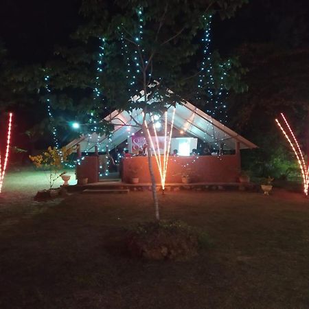 Agoura Hills Kurunegala Exterior foto